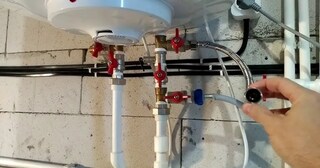 Установка накопительного водонагревателя в Лесне в октябре