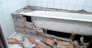 Демонтаж ванны в Лесне от Мастер24 — быстро, недорого, вывоз старой ванны от 1040 руб.